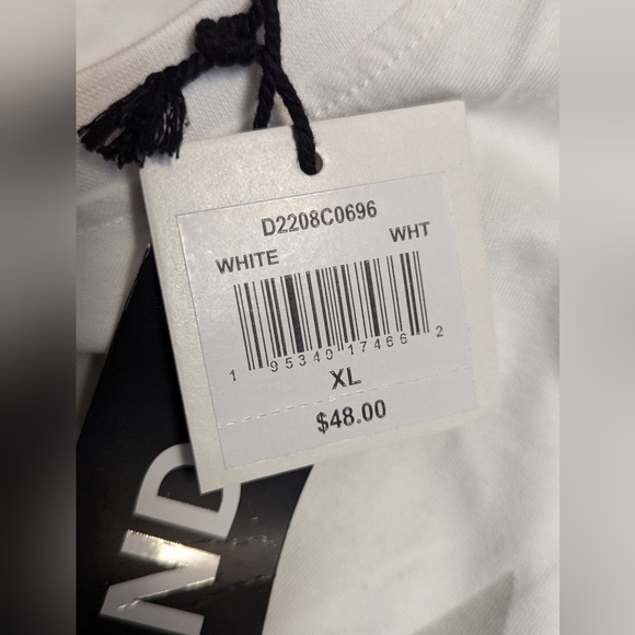 NWT Men's Dreamland Drama Mask Embroidered White T-shirt Size XL - Picture 4 of 10